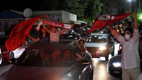 Tunisia Ricuh, Parlemen Dibekukan Perdana Menteri Dipecat