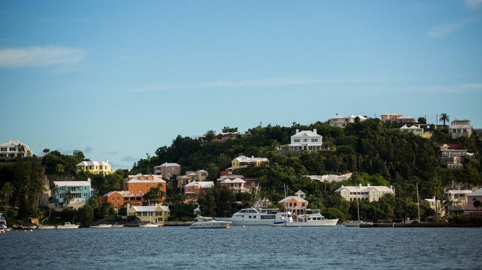 HAMILTON, BERMUDA - NOVEMBER 8: A view of Hamilton Harbour, November 8, 2017 in Hamilton, Bermuda. In a series of leaks made public by the International Consortium of Investigative Journalists, the Paradise Papers shed light on the trillions of dollars that move through offshore tax havens. (Drew Angerer/Getty Images) 5 Negara Tidak Pungut Pajak Penghasilan dari Warganya