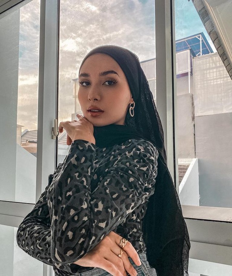 Foto Cantik Daniella Kharishma Selebgram Blasteran yang Jadi Mualaf Foto Cantik Daniella Kharishma Selebgram Blasteran yang Jadi Mualaf