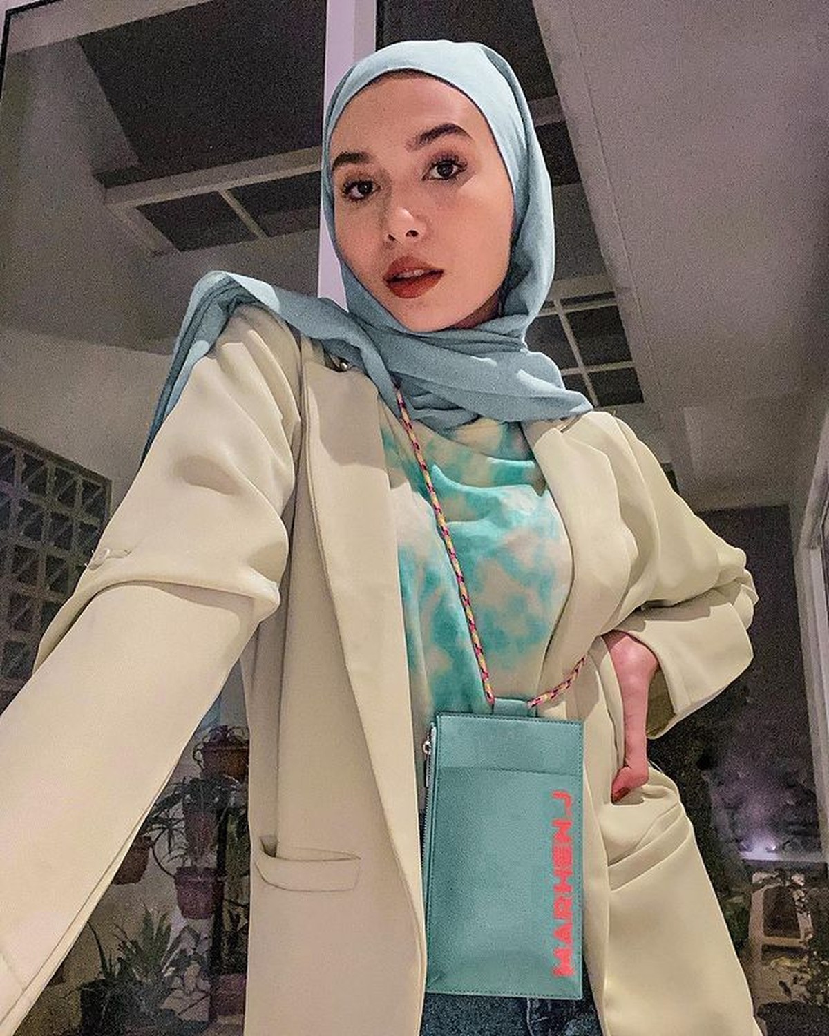 Foto Cantik Daniella Kharishma Selebgram Blasteran yang Jadi Mualaf