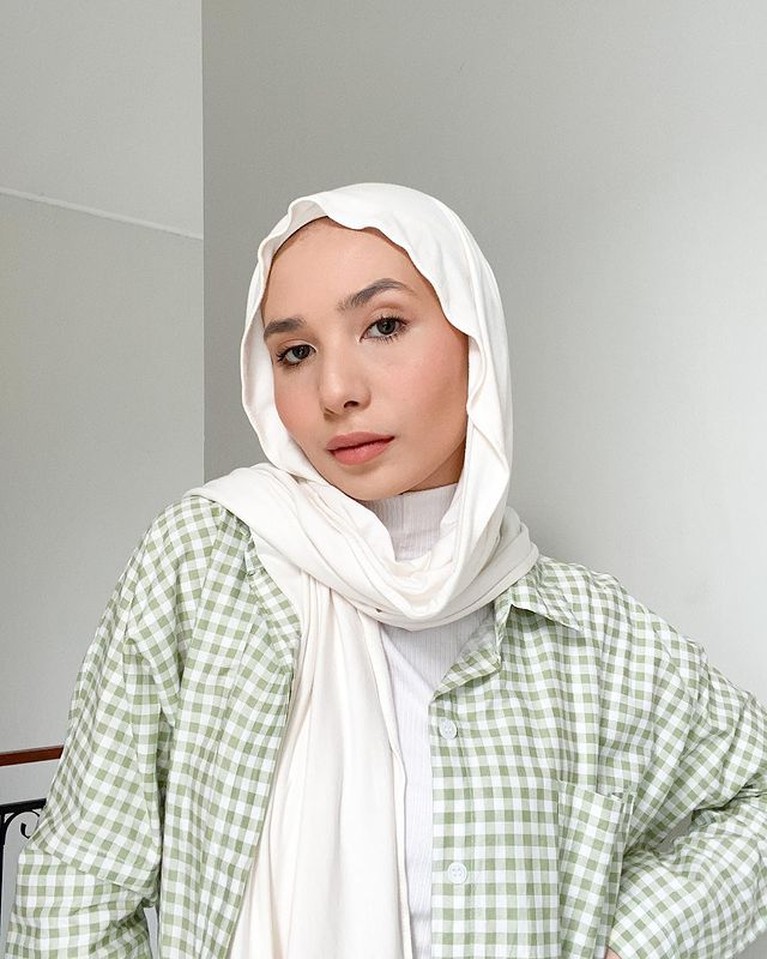 Foto Cantik Daniella Kharishma Selebgram Blasteran yang Jadi Mualaf Foto Cantik Daniella Kharishma Selebgram Blasteran yang Jadi Mualaf