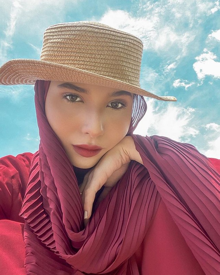 Foto Cantik Daniella Kharishma Selebgram Blasteran yang Jadi Mualaf Foto Cantik Daniella Kharishma Selebgram Blasteran yang Jadi Mualaf