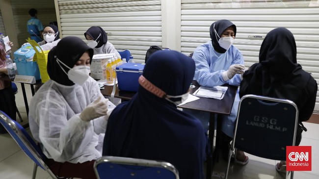 Ahli epidemiologi Dicky Budiman menyebut faktor geografi dan strategi pengendalian yang buruk, membuat membuat Indonesia lama terbebas dari pandemi.
