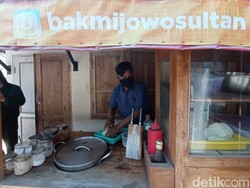 Salut! Kedai Bakmi di Cirebon Kirim Makanan Gratis ke Pasien Isoman