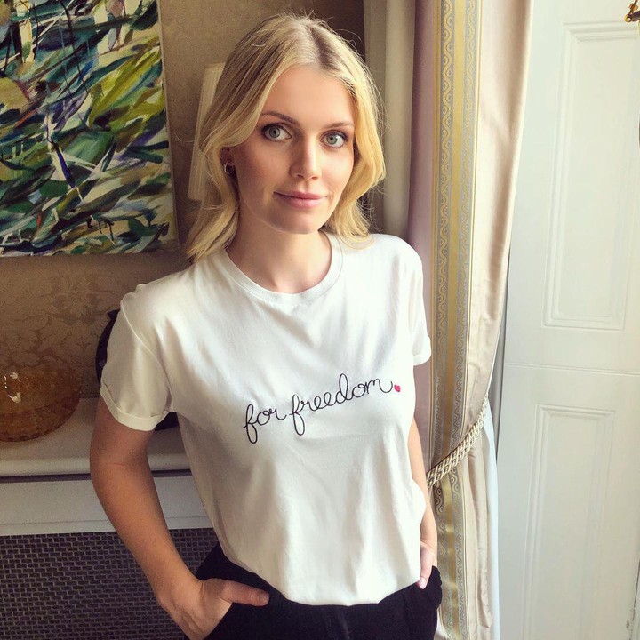 <p>Di kesehariannya, Kitty Spencer juga tak kalah memesona meski tampil mengenakan outfit santai. Tetap cantik dan memesona ya Bunda? (Foto: Instagram @kitty.spencer)</p>
