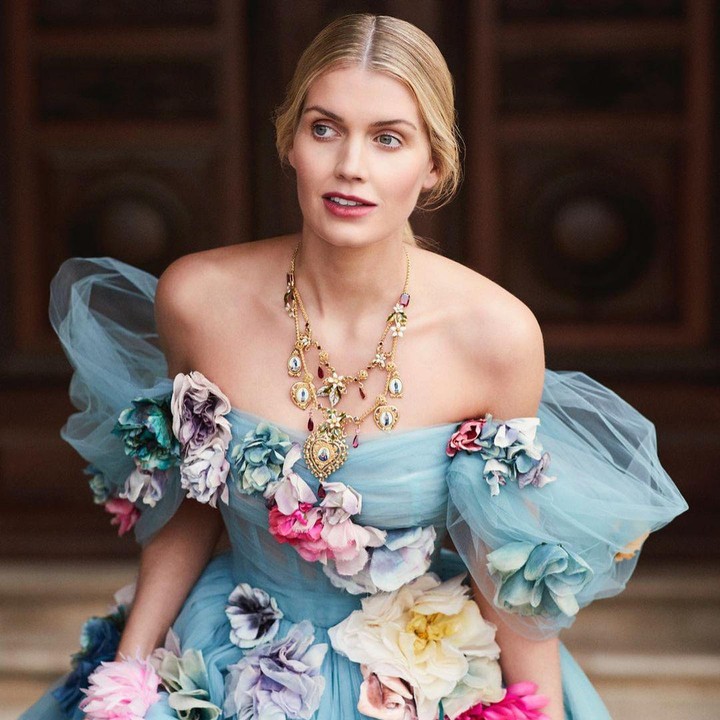 <p>Kitty Spencer adalah keponakan dari Lady Diana, Bunda. Ia merupakan sepupu dari Pangeran William dan Harry. Meski berasal dari keluarga kerajaan, wanita 30 tahun ini dikenal lebih aktif di dunia fashion. (Foto: Instagram @kitty.spencer)</p>