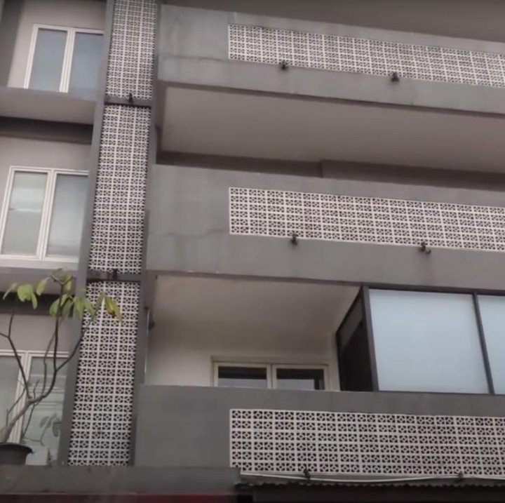 <p>Tya Ariestya bersama sang suami, Irfan Ratingan, ternyata juga menjalankan bisnis kost-kostan, Bunda. (Foto: YouTube: ITIKK Family)</p>