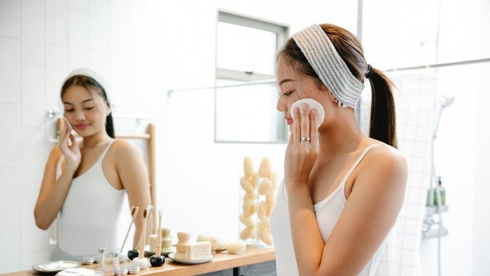 Kenapa Sih Harus Tahu Bedanya Kulit Kering dan Kulit Dehidrasi?