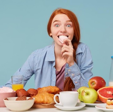 Bisa Bikin Umur Pendek, Hindari 5 Kebiasaan Buruk Ini Saat Makan!