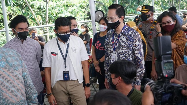 Menteri Pariwisata dan Ekonomi Kreatif, Sandiaga Salahuddin Uno, mendukung vaksinasi untuk pekerja sektor digital.