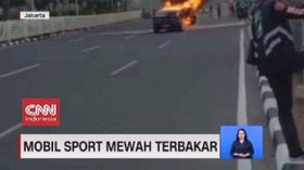 VIDEO: Mobil Sport Mewah Terbakar Hebat