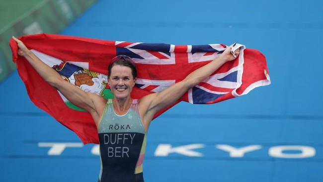 Bermuda menjadi negara terkecil yang memenangkan medali emas Olimpiade setelah Flora Duffy jadi pemenang di cabang triathlon Olimpiade Tokyo 2020.
