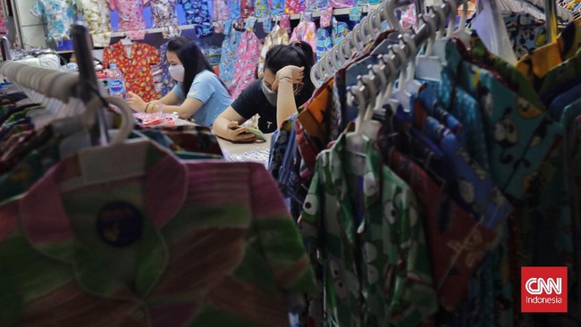 Pertumbuhan konsumsi rumah tangga sebesar 3,55 persen pada 2021, lebih tinggi dari kuartal III 2021 1,02 persen dan kuartal iV 2020 minus 3,61 persen.