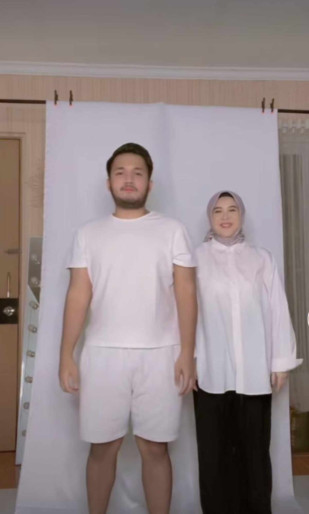 Kehamilan Keisha sudah memasuki usia 17 minggu&comma; babybump nya pun sudah terlihat&period; Yuk kita intip bumil cantik ini pamer babybump&excl;