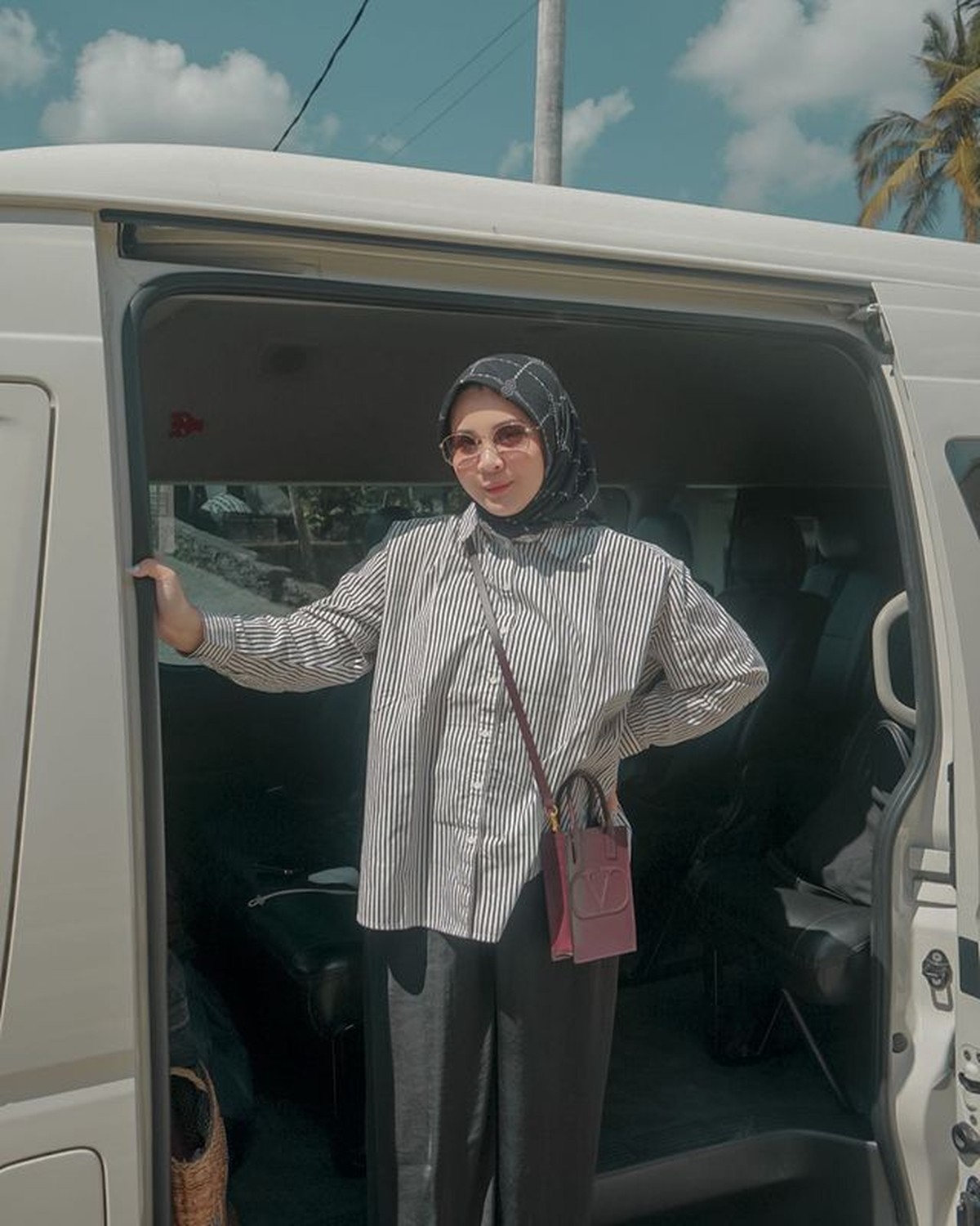 Kehamilan Keisha sudah memasuki usia 17 minggu&comma; babybump nya pun sudah terlihat&period; Yuk kita intip bumil cantik ini pamer babybump&excl;