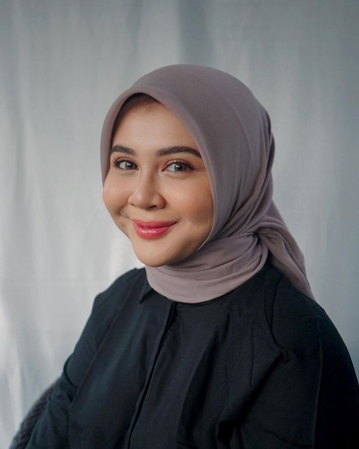 Kehamilan Keisha sudah memasuki usia 17 minggu&comma; babybump nya pun sudah terlihat&period; Yuk kita intip bumil cantik ini pamer babybump&excl;