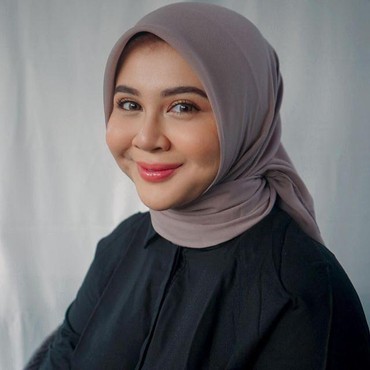 Kesha Ratuliu Pamer Foto USG, Wajah Calon Anak Disorot