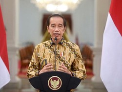 COVID-19 di Luar Jawa-Bali Melonjak, Jokowi Minta Mobilitas Warga Direm