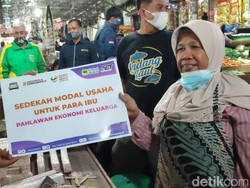 Sejumlah Pedagang di Pasar Ciamis Dapat Bantuan Modal Rp 1 Juta