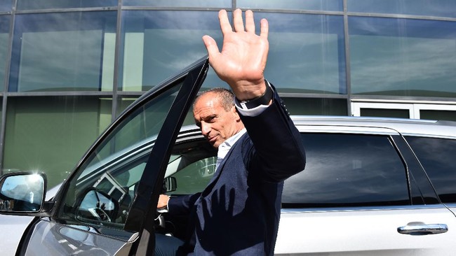 Massimiliano Allegri mengaku menolak tawaran melatih Real Madrid demi bisa kembali ke Juventus pada musim ini.