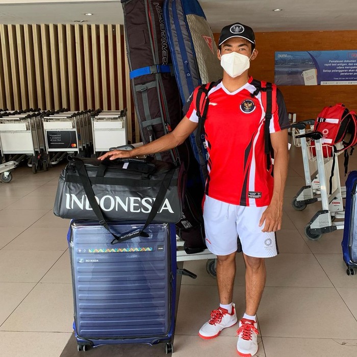Sosok Rio Waida memang jarang diketahui masyarakat, namun namanya di dunia selancar sudah cukup dikenal. Ia telah mengikuti berbagai ajang perlombaan Nasional hingga Internasional. (foto: Instagram.com/@riowaida_)