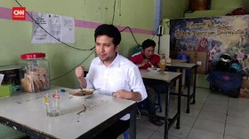 VIDEO: Emil Dardak Makan Di Warteg Cuma 8 Menit