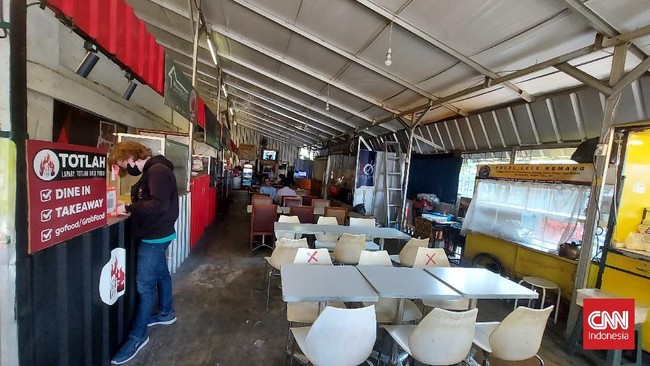 Para pedagang mengaku sungkan untuk mengingatkan pelanggan agar mengikuti aturan makan 20 menit.