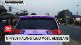 VIDEO: Bawa Ibu Hamil, Ambulans Dihalangi Minibus