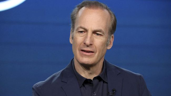 Aktor Bob Odenkirk Pingsan saat Syuting Better Call Saul Aktor dan komedian Bob Odenkirk dilarikan ke rumah sakit setelah tak sadarkan diri di lokasi syuting Better Call Saul pada Selasa (27/7).