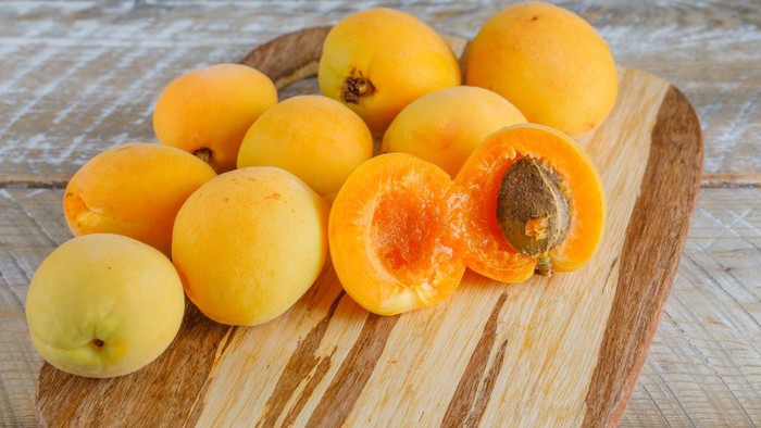 Sering Dijadikan Bahan Skincare, Intip 5 Manfaat Buah Aprikot