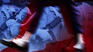 Anggota TNI AU Injak Kepala Warga di Papua