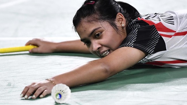 Tiga tunggal putri Indonesia yang tampil di Uber Cup 2021 akan dievaluasi karena tak bisa mengelola tekanan dengan positif saat kalah dari Thailand.