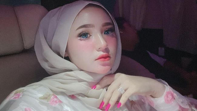 Pengacara Herlin Kenza mempertanyakan status tersangka yang menjerat kliennya setelah kasus kerumunan di Lhokseumawe, Aceh.