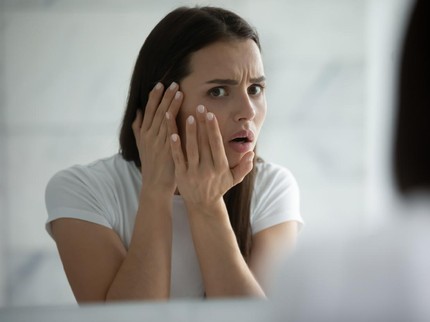 7 Skincare Alami untuk Menghilangkan Noda Hitam di Wajah
