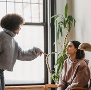 Lho, Kok Emosi? Begini Cara Hadapi Teman Kantor yang Emosian Tanpa Perlu 