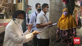 Rentetan Amarah Risma soal Macet Duit Bansos