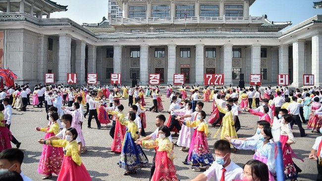 Korea Selatan disebut sudah tak lagi mengejar unifikasi atau penyatuan kembali dengan Korut di tengah kesenjangan kedua negara yang kian nyata.