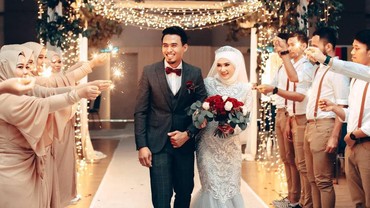 img-title Pria Malaysia Lamar Wanita Usai Bertemu 3 Kali di Pesta Pernikahan