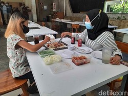 Catat, 263 Restoran di Surabaya Gunakan Aplikasi PeduliLindungi
