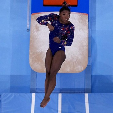 Simone Biles, Pesenam Korban Pelecehan Seksual hingga Mundur di Olimpiade