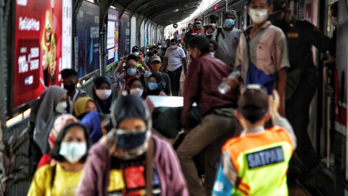 Kabar Baik, Peraturan Naik KRL Terkini Semakin Dipermudah Hanya dengan Sertifikat Vaksin!