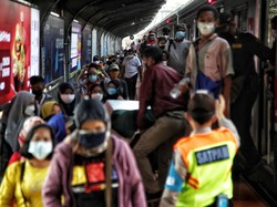 Curhat Pengguna Transportasi Umum di Tengah Lonjakan Omicron Ibukota