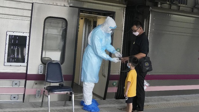 KAI menyatakan belum mengubah aturan perjalanan untuk anak di bawah 12 tahun. Dengan kebijakan ini, anak berusia di bawah 12 tahun tetap tak boleh naik kereta.