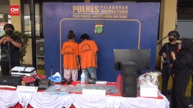 VIDEO: Polisi Tangkap Pasutri Pembuat Sertifikat Vaksin Palsu