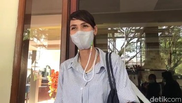 img-title Wenny Ariani Bongkar Sikap Orang Tua Rezky Aditya saat Lahirkan Kekey