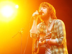 Giliran Fleet Foxes Digandeng Big Red Machine dalam Phoenix