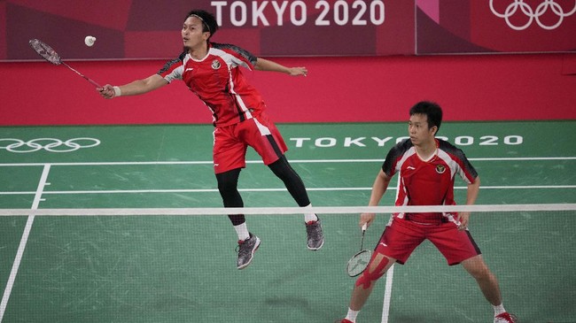 Indonesia masih bisa menyimpan harapan pada tiga wakil Indonesia yang terus melaju di cabang olahraga badminton Olimpiade Tokyo 2020.