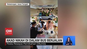 VIDEO: Akad Nikah di Dalam Bus Berjalan