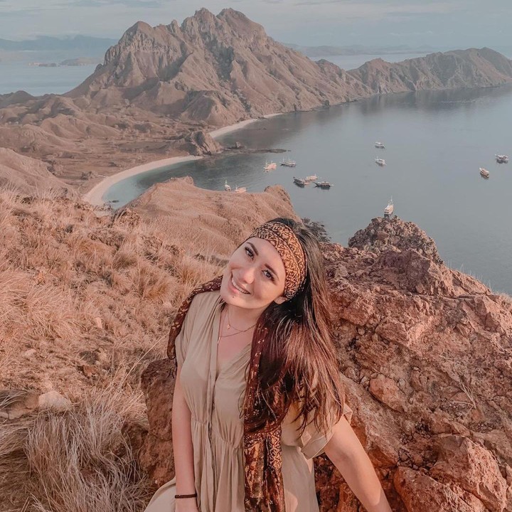 <p>Di media sosial, Amanda Gonzales kerap memamerkan potret cantiknya kepada para <em>followers.</em> Putri cantik Christian Gonzales ini juga hobi <em>traveling</em> lho. (Foto: Instagram @gonzalezamanda10)</p>