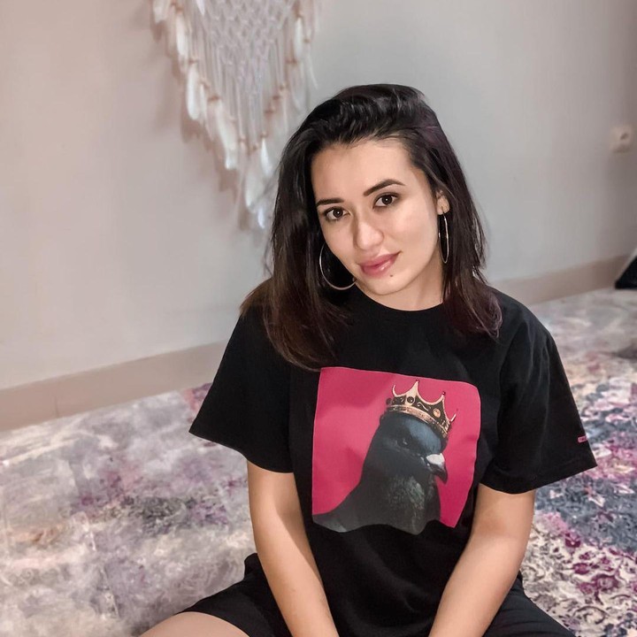 <p>Amanda Gonzales terbilang cukup santai dalam menerapkan gaya fashion. Ia sering tampil sederhana dalam balutan t-shirt dan celana pendek kasual. (Foto: Instagram @gonzalezamanda10)</p>